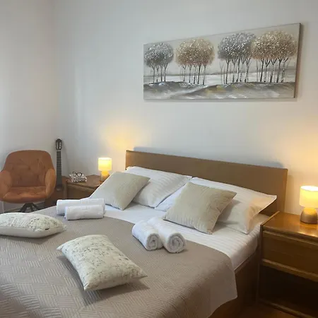 Apartmani Trogir 아파트 *